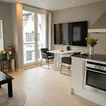 Lägenhet Prime Location, Free Parking, Private Balcony