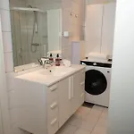 Apartment Prime Location, Free Parking, Private Balcony *