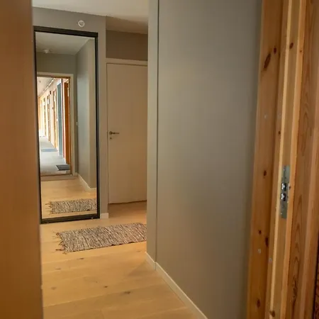 Apartment Prime Location, Free Parking, Private Balcony