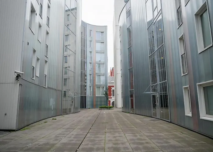 Prime Location, Free Parking, Private Balcony Lejlighed