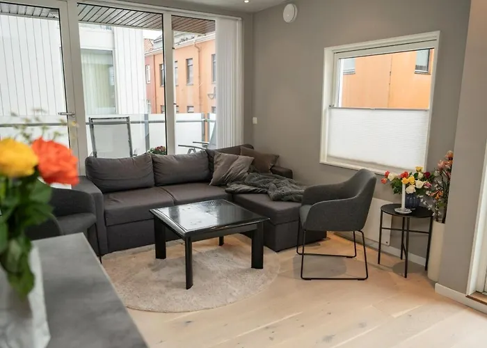 Prime Location, Free Parking, Private Balcony Lejlighed
